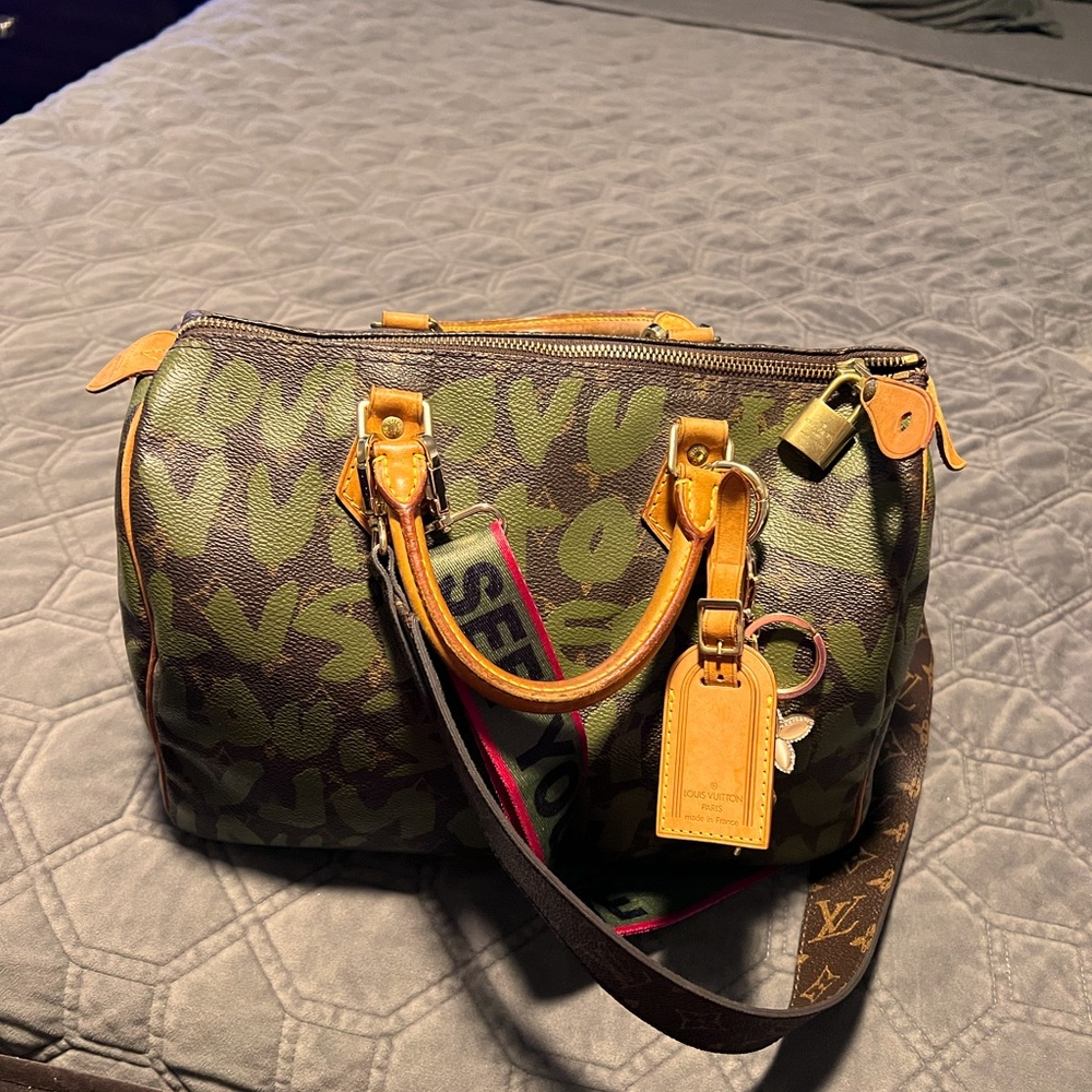 Louis Vuitton Graffiti Speedy 30